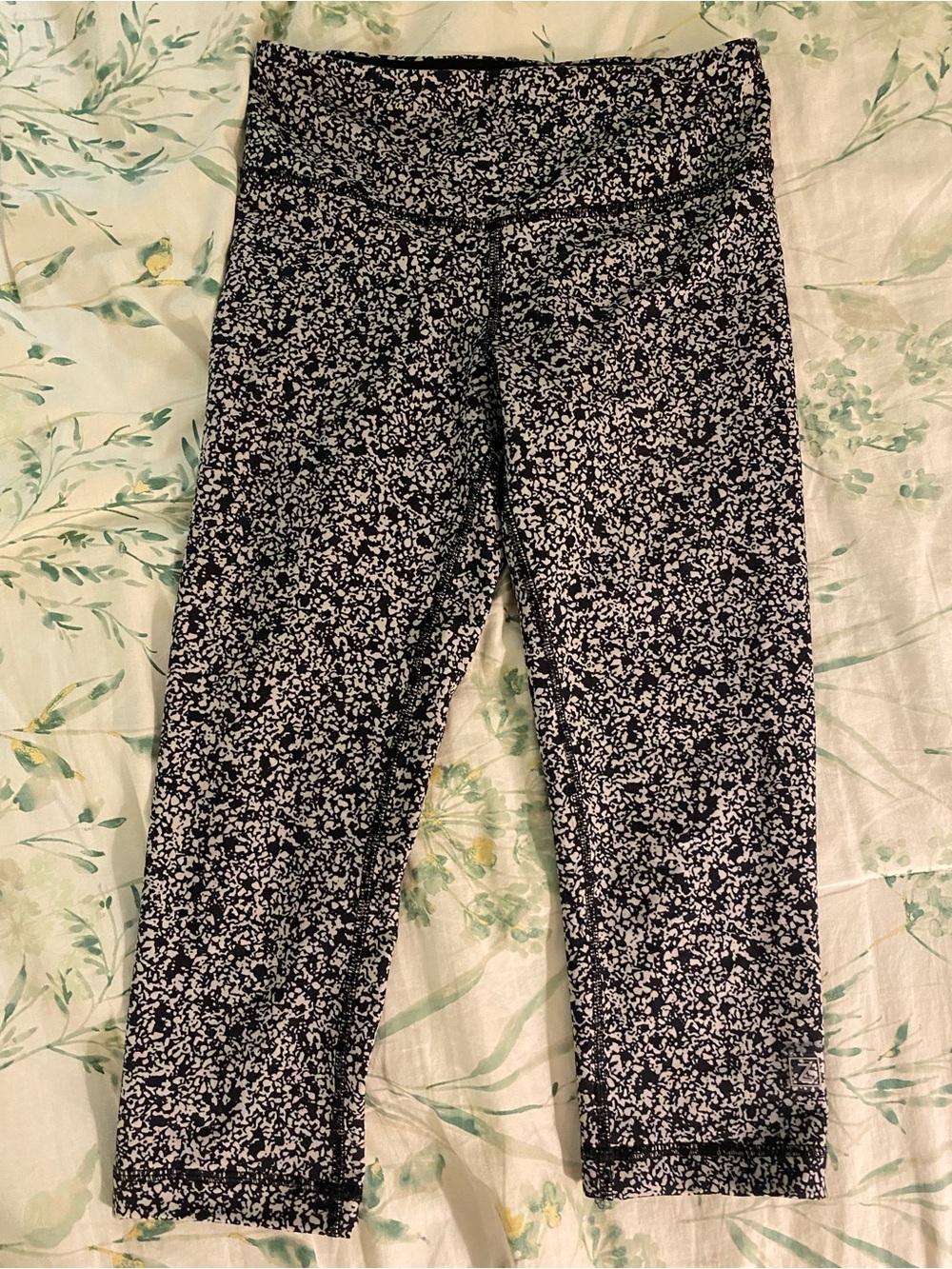 Zobha Size S Black & White Speckled Cropped Leggings